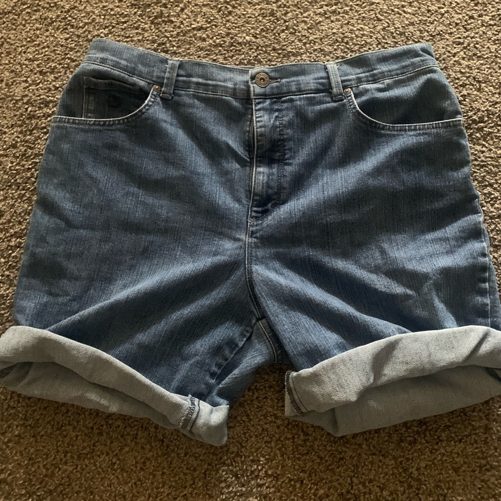 denim jean shorts ‘90s style comfy